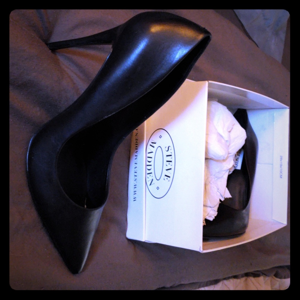Steve Madden Daisy Pumps